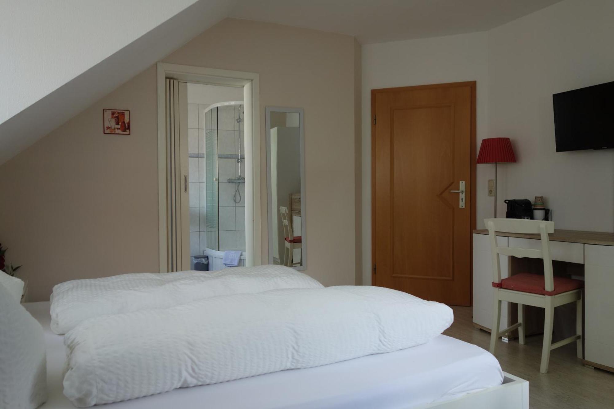Apartments Und Zimmer Gaestehaus Matthias Dresden Room photo