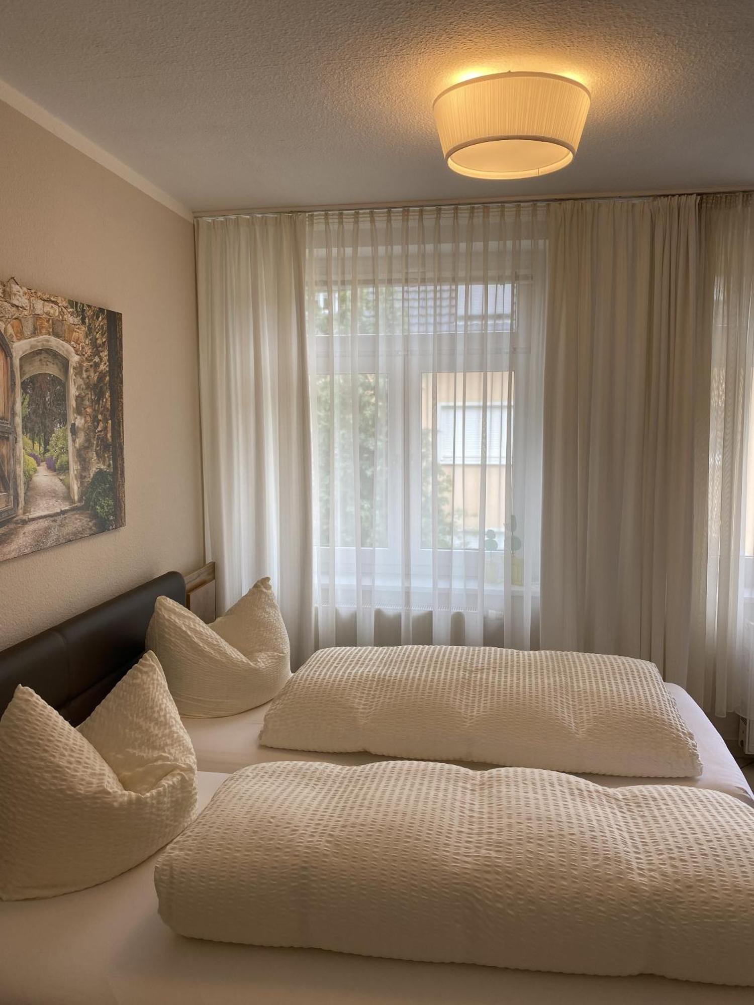 Apartments Und Zimmer Gaestehaus Matthias Dresden Room photo