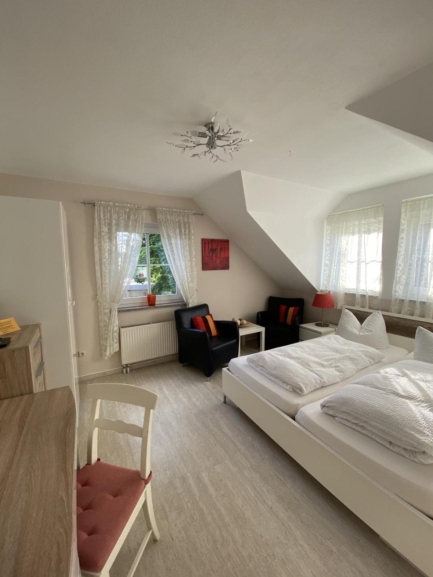Apartments Und Zimmer Gaestehaus Matthias Dresden Room photo